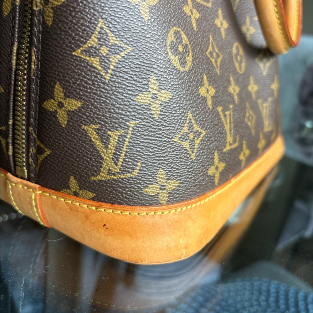 Louis Vuitton Handbag - Picture 6 of 12